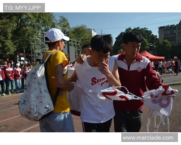 学霸球星的绿茵传奇从校园课堂到世界赛场的奋斗之路
